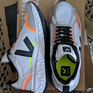 VEJA sneakers/Brand New Out of the Box